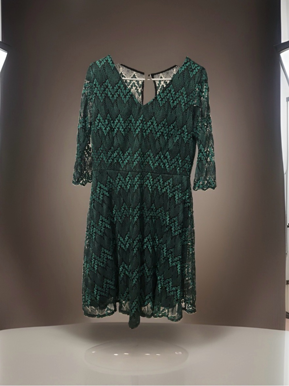 CB Established 1962 Green Lace A-Line Lined V-Neck 14 Holiday Cocktail Dress